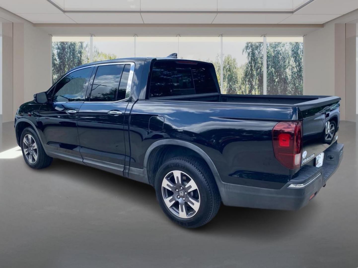 2018 BLACK HONDA RIDGELINE RTL-E (5FPYK3F72JB) with an 3.5L engine, Automatic transmission, located at 908 SE 14th Street, Des Moines, IA, 50317, (515) 281-0330, 41.580303, -93.597046 - Photo#4