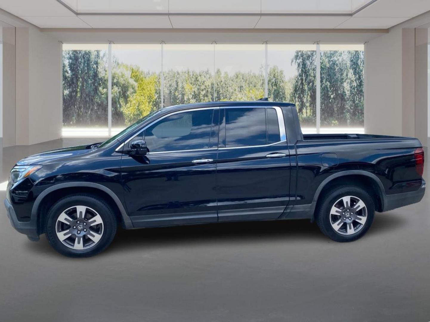 2018 BLACK HONDA RIDGELINE RTL-E (5FPYK3F72JB) with an 3.5L engine, Automatic transmission, located at 908 SE 14th Street, Des Moines, IA, 50317, (515) 281-0330, 41.580303, -93.597046 - Photo#5