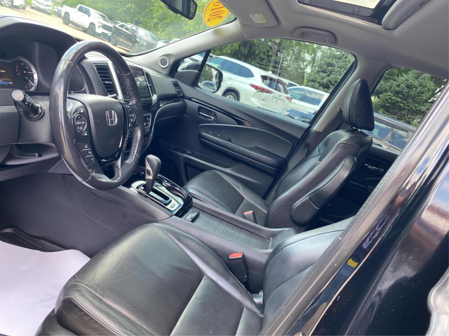 2018 BLACK HONDA RIDGELINE RTL-E (5FPYK3F72JB) with an 3.5L engine, Automatic transmission, located at 908 SE 14th Street, Des Moines, IA, 50317, (515) 281-0330, 41.580303, -93.597046 - Photo#8