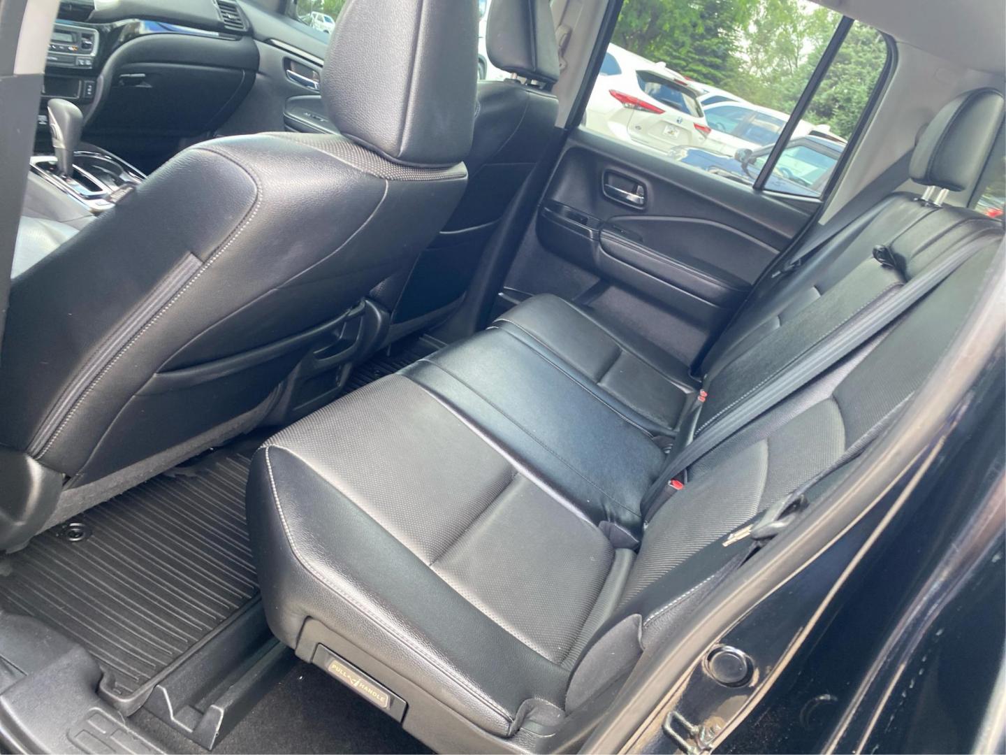2018 BLACK HONDA RIDGELINE RTL-E (5FPYK3F72JB) with an 3.5L engine, Automatic transmission, located at 908 SE 14th Street, Des Moines, IA, 50317, (515) 281-0330, 41.580303, -93.597046 - Photo#9