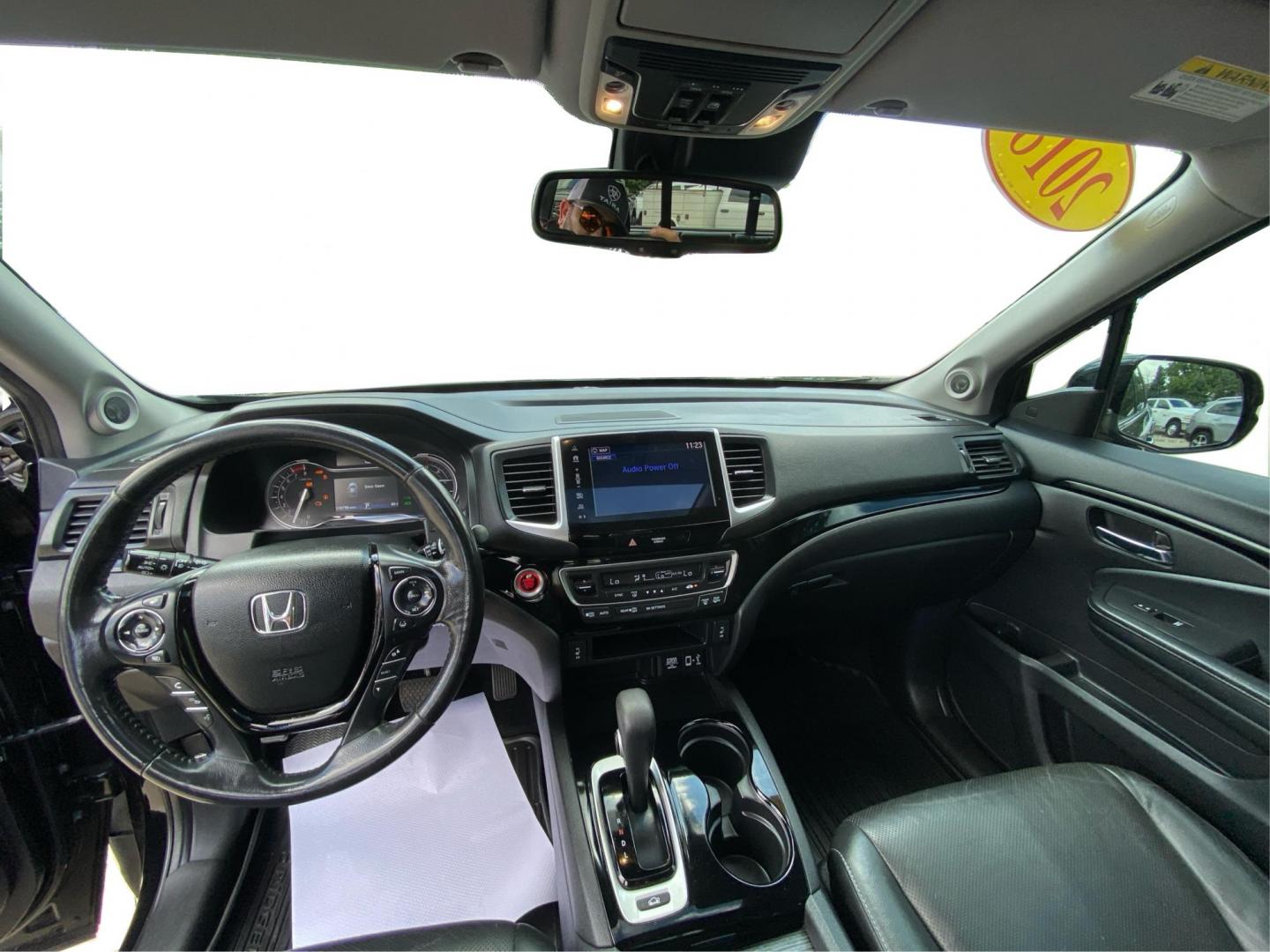 2018 BLACK HONDA RIDGELINE RTL-E (5FPYK3F72JB) with an 3.5L engine, Automatic transmission, located at 908 SE 14th Street, Des Moines, IA, 50317, (515) 281-0330, 41.580303, -93.597046 - Photo#15