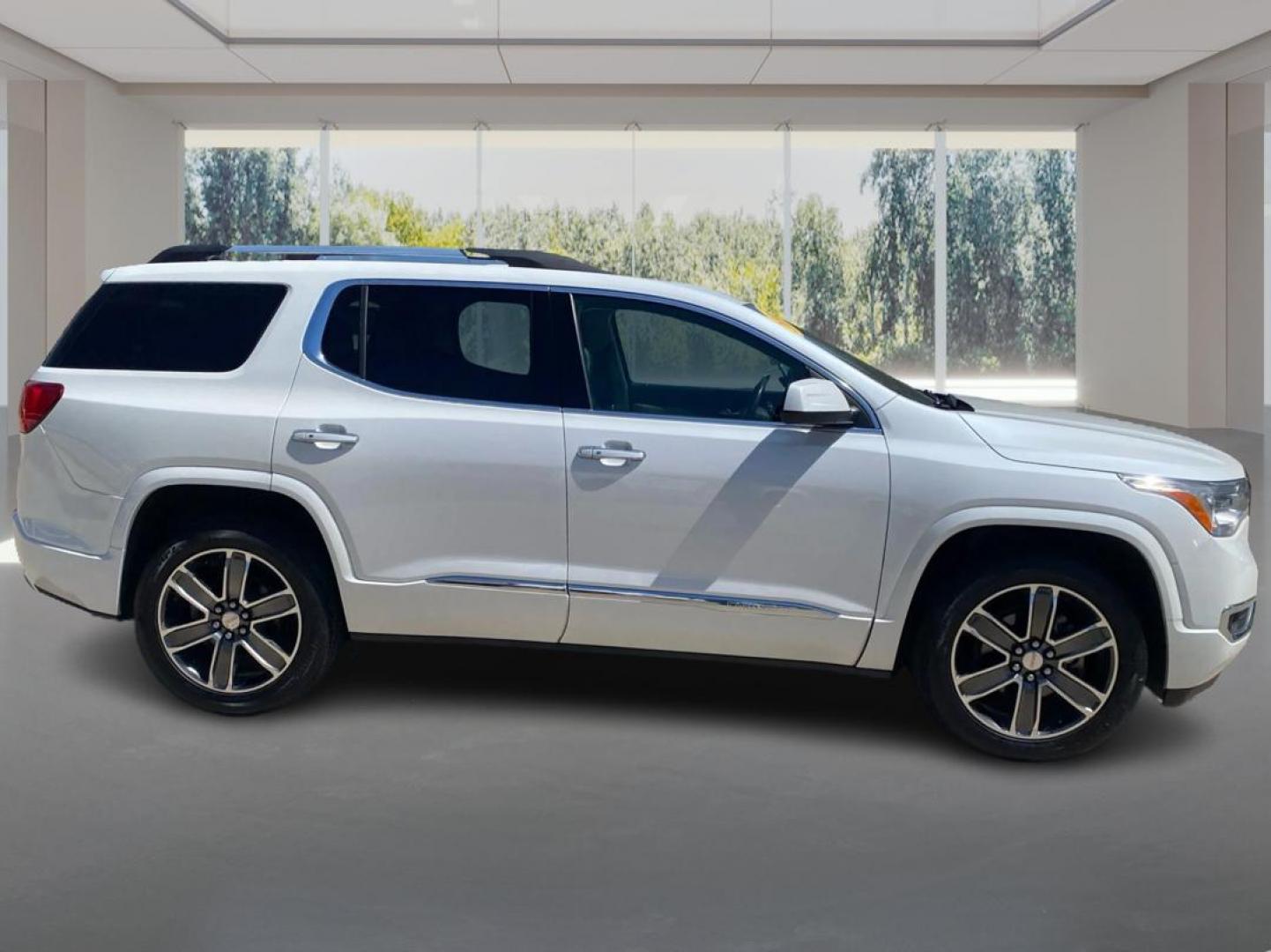 2018 WHITE GMC ACADIA DENALI (1GKKNXLS8JZ) with an 3.6L engine, Automatic transmission, located at 908 SE 14th Street, Des Moines, IA, 50317, (515) 281-0330, 41.580303, -93.597046 - Photo#1