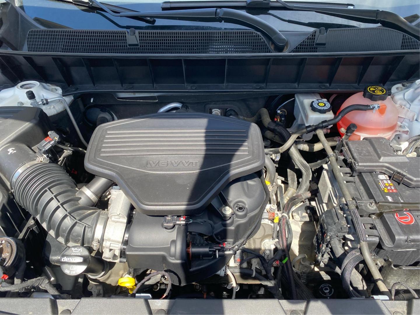 2018 WHITE GMC ACADIA DENALI (1GKKNXLS8JZ) with an 3.6L engine, Automatic transmission, located at 908 SE 14th Street, Des Moines, IA, 50317, (515) 281-0330, 41.580303, -93.597046 - Photo#10