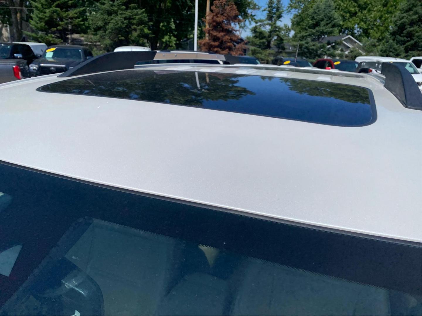 2018 WHITE GMC ACADIA DENALI (1GKKNXLS8JZ) with an 3.6L engine, Automatic transmission, located at 908 SE 14th Street, Des Moines, IA, 50317, (515) 281-0330, 41.580303, -93.597046 - Photo#11