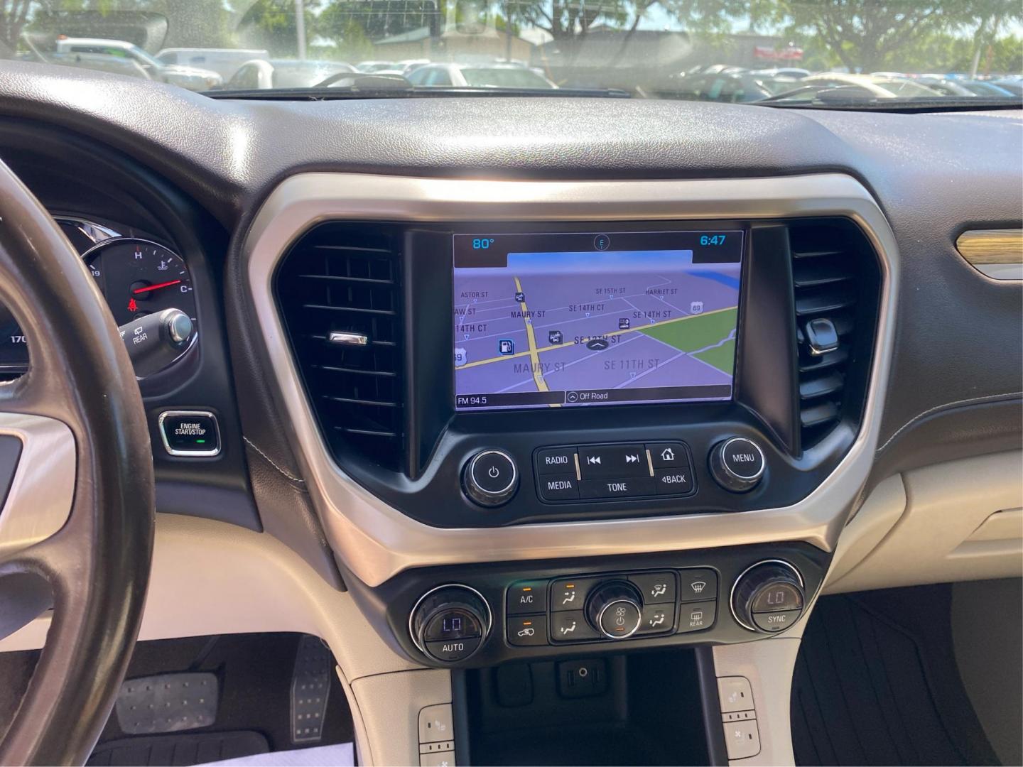 2018 WHITE GMC ACADIA DENALI (1GKKNXLS8JZ) with an 3.6L engine, Automatic transmission, located at 908 SE 14th Street, Des Moines, IA, 50317, (515) 281-0330, 41.580303, -93.597046 - Photo#13