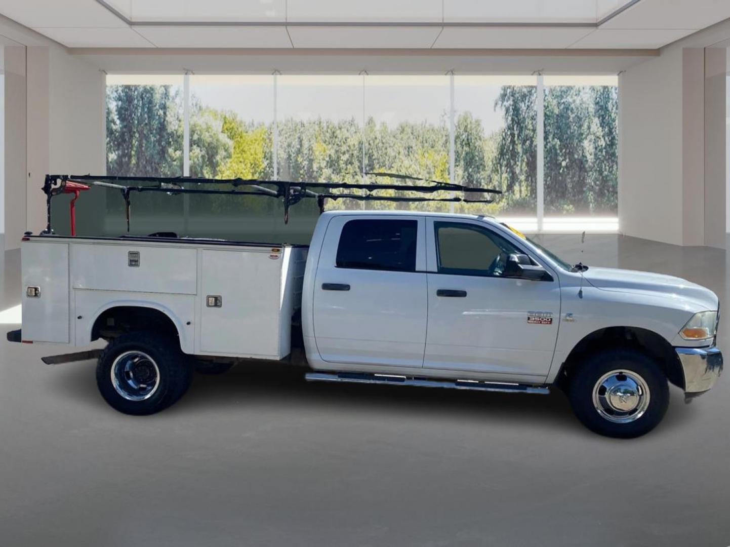 2012 WHITE DODGE RAM 3500 ST RACKS and TOOL BOX (3C63DRGL4CG) with an 6.7L engine, Automatic transmission, located at 908 SE 14th Street, Des Moines, IA, 50317, (515) 281-0330, 41.580303, -93.597046 - Photo#1