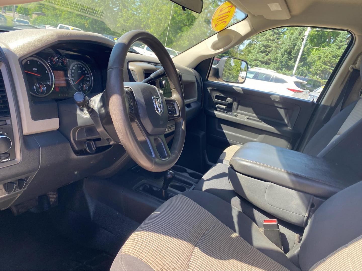 2012 WHITE DODGE RAM 3500 ST RACKS and TOOL BOX (3C63DRGL4CG) with an 6.7L engine, Automatic transmission, located at 908 SE 14th Street, Des Moines, IA, 50317, (515) 281-0330, 41.580303, -93.597046 - Photo#8