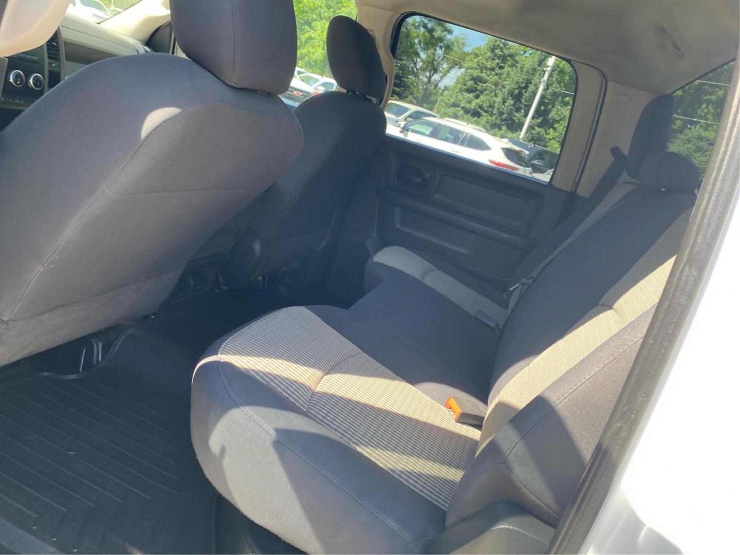 2012 WHITE DODGE RAM 3500 ST RACKS and TOOL BOX (3C63DRGL4CG) with an 6.7L engine, Automatic transmission, located at 908 SE 14th Street, Des Moines, IA, 50317, (515) 281-0330, 41.580303, -93.597046 - Photo#9