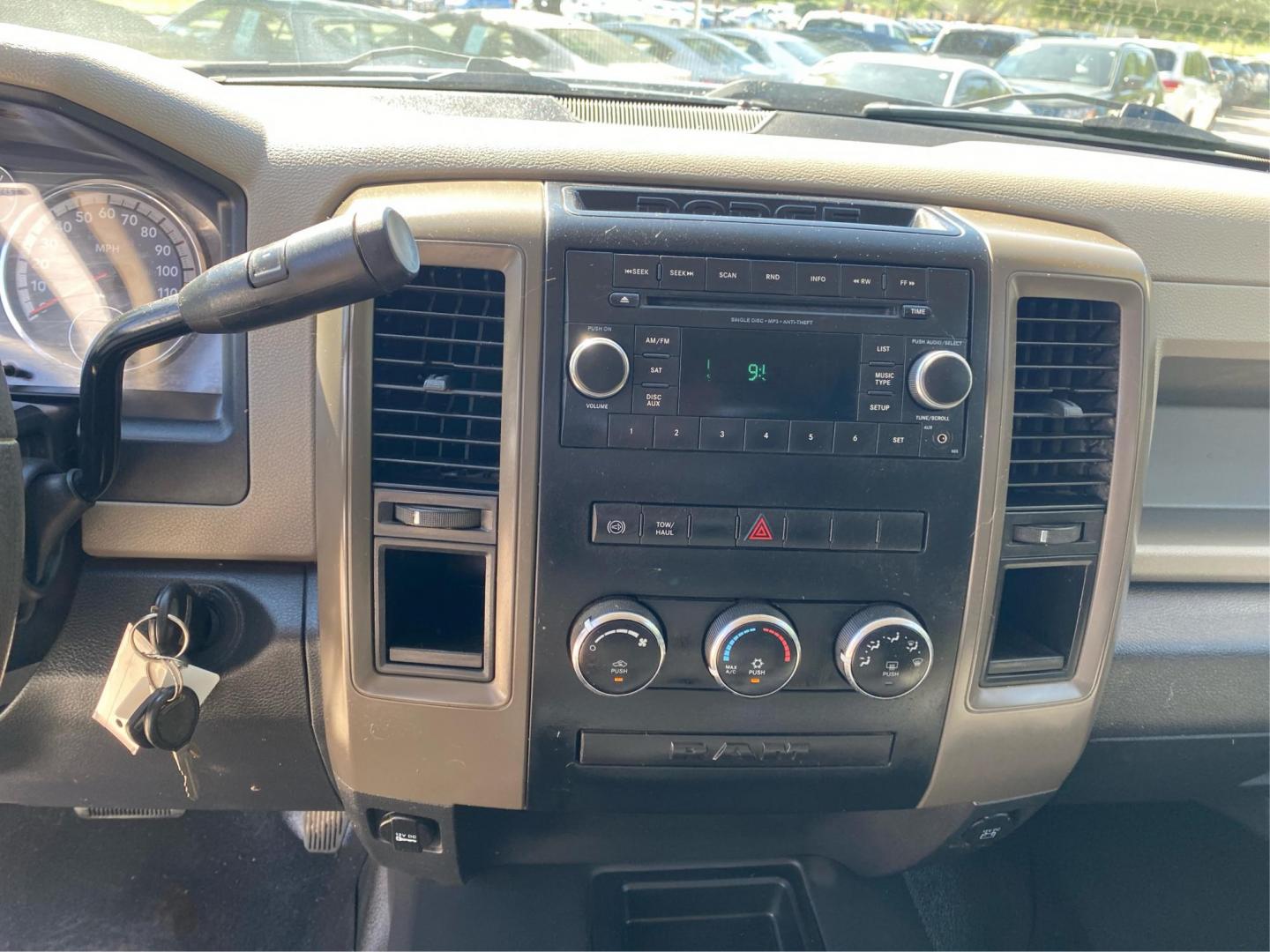 2012 WHITE DODGE RAM 3500 ST RACKS and TOOL BOX (3C63DRGL4CG) with an 6.7L engine, Automatic transmission, located at 908 SE 14th Street, Des Moines, IA, 50317, (515) 281-0330, 41.580303, -93.597046 - Photo#13