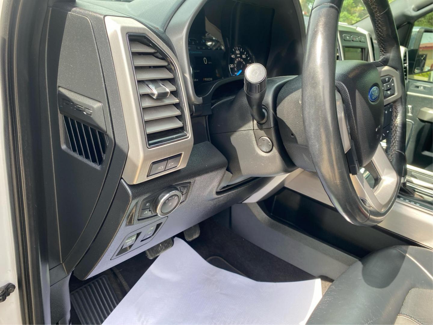 2019 WHITE FORD F150 SUPERCREW PLATINUM (1FTEW1E48KF) with an 3.5L engine, Automatic transmission, located at 908 SE 14th Street, Des Moines, IA, 50317, (515) 281-0330, 41.580303, -93.597046 - Photo#16
