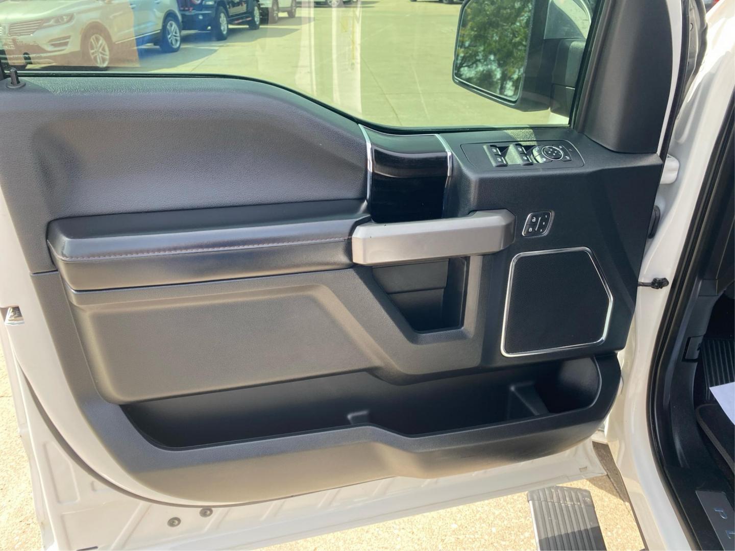 2019 WHITE FORD F150 SUPERCREW PLATINUM (1FTEW1E48KF) with an 3.5L engine, Automatic transmission, located at 908 SE 14th Street, Des Moines, IA, 50317, (515) 281-0330, 41.580303, -93.597046 - Photo#18