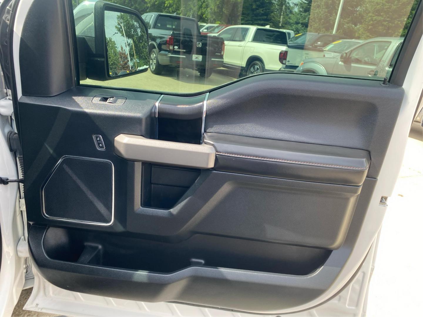 2019 WHITE FORD F150 SUPERCREW PLATINUM (1FTEW1E48KF) with an 3.5L engine, Automatic transmission, located at 908 SE 14th Street, Des Moines, IA, 50317, (515) 281-0330, 41.580303, -93.597046 - Photo#19