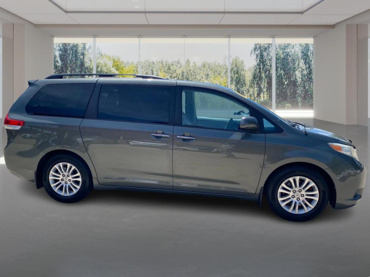 2012 GRAY TOYOTA SIENNA XLE (5TDYK3DC0CS) with an 3.5L engine, Automatic transmission, located at 908 SE 14th Street, Des Moines, IA, 50317, (515) 281-0330, 41.580303, -93.597046 - Photo#1
