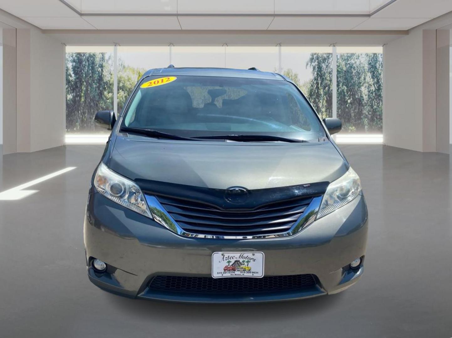 2012 GRAY TOYOTA SIENNA XLE (5TDYK3DC0CS) with an 3.5L engine, Automatic transmission, located at 908 SE 14th Street, Des Moines, IA, 50317, (515) 281-0330, 41.580303, -93.597046 - Photo#6