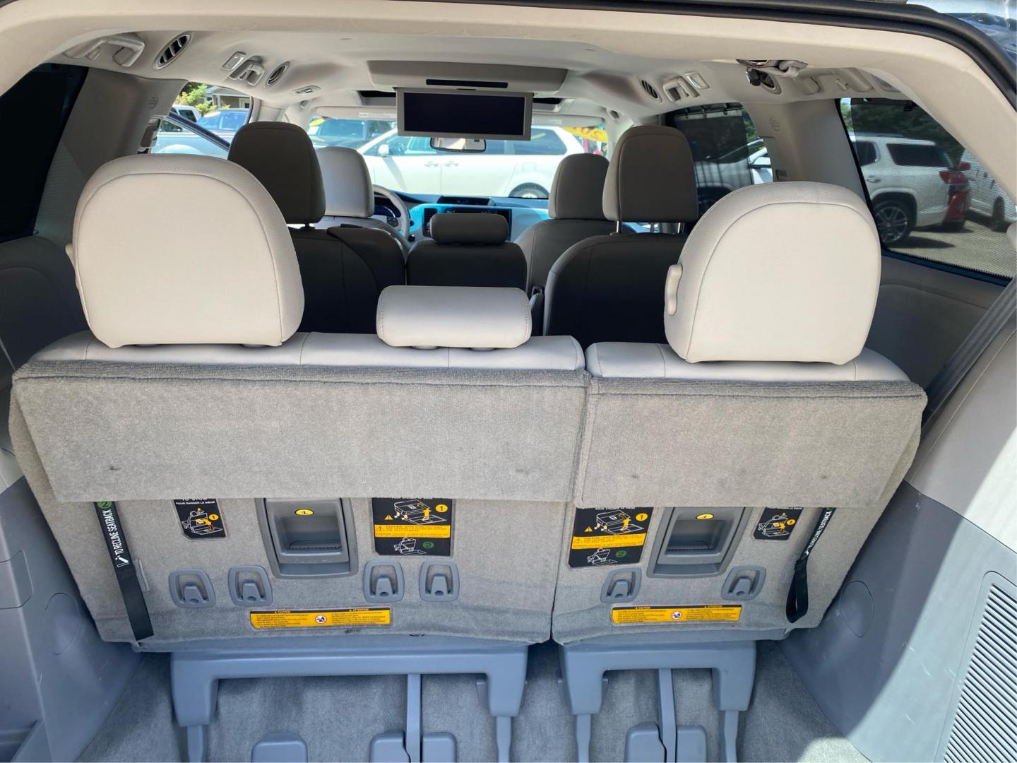 2012 GRAY TOYOTA SIENNA XLE (5TDYK3DC0CS) with an 3.5L engine, Automatic transmission, located at 908 SE 14th Street, Des Moines, IA, 50317, (515) 281-0330, 41.580303, -93.597046 - Photo#12