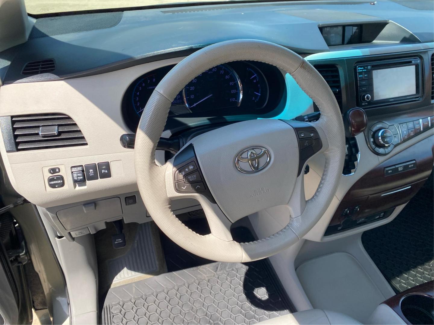 2012 GRAY TOYOTA SIENNA XLE (5TDYK3DC0CS) with an 3.5L engine, Automatic transmission, located at 908 SE 14th Street, Des Moines, IA, 50317, (515) 281-0330, 41.580303, -93.597046 - Photo#16