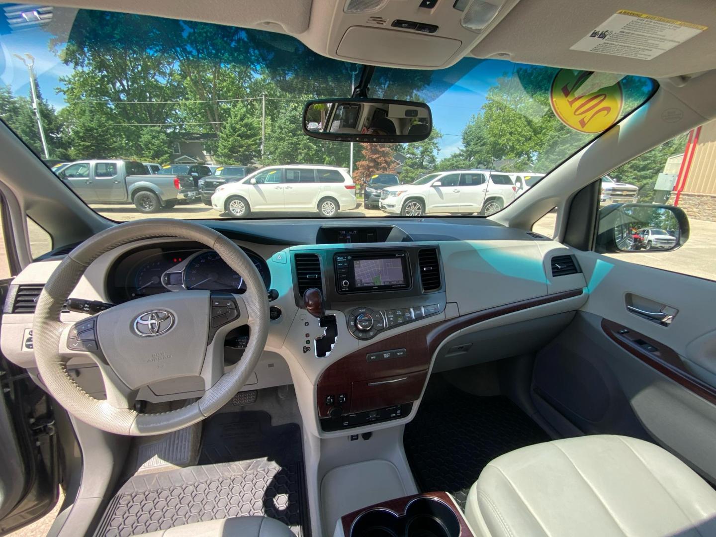 2012 GRAY TOYOTA SIENNA XLE (5TDYK3DC0CS) with an 3.5L engine, Automatic transmission, located at 908 SE 14th Street, Des Moines, IA, 50317, (515) 281-0330, 41.580303, -93.597046 - Photo#21