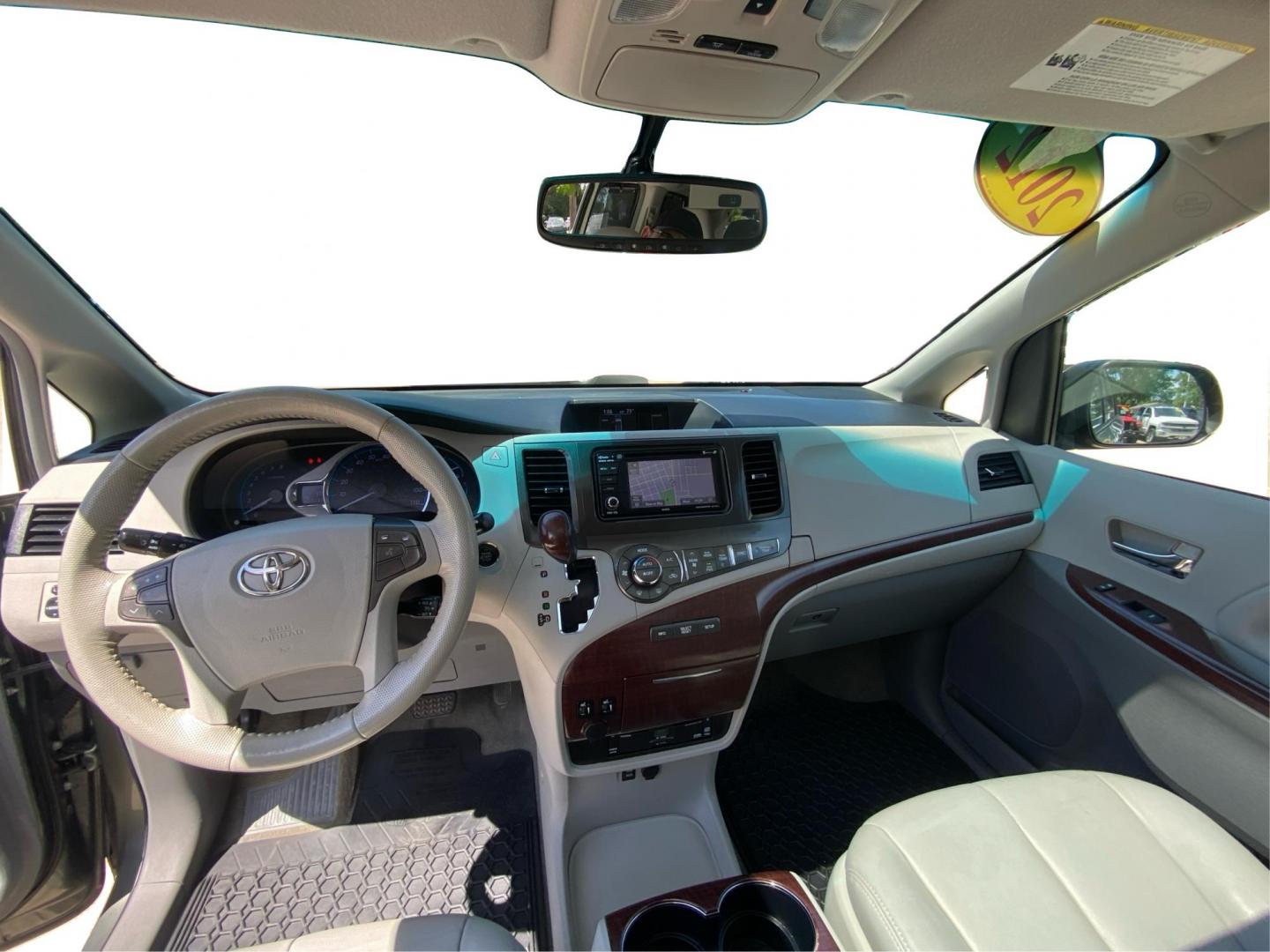 2012 GRAY TOYOTA SIENNA XLE (5TDYK3DC0CS) with an 3.5L engine, Automatic transmission, located at 908 SE 14th Street, Des Moines, IA, 50317, (515) 281-0330, 41.580303, -93.597046 - Photo#22