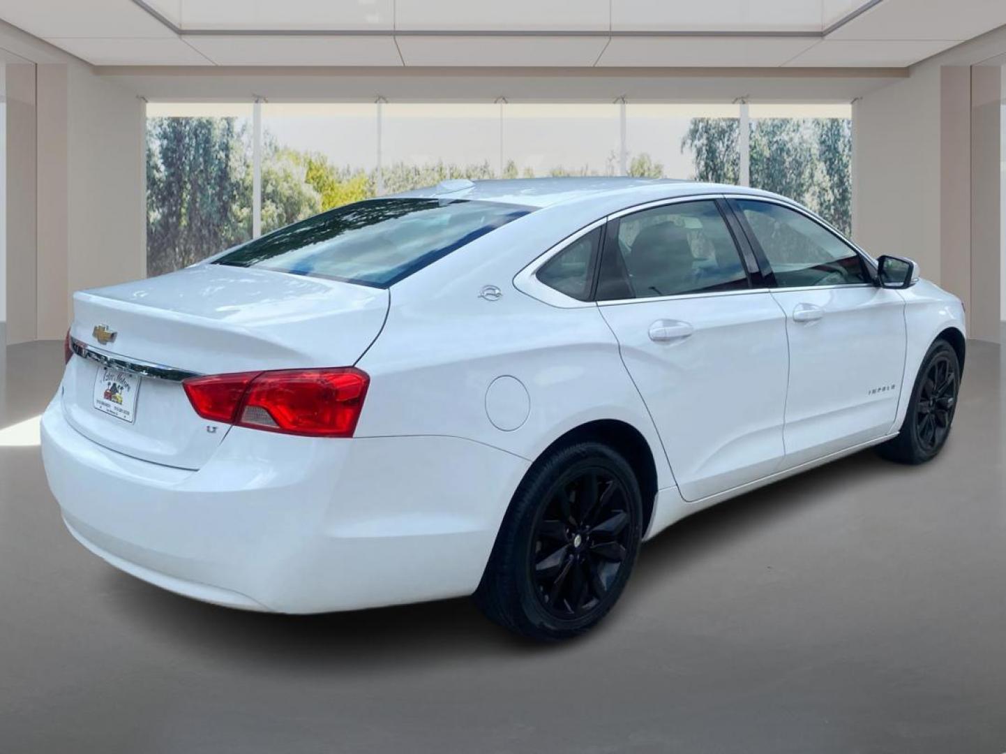2016 WHITE CHEVROLET IMPALA LT (2G1115S3XG9) with an 3.6L engine, Automatic transmission, located at 908 SE 14th Street, Des Moines, IA, 50317, (515) 281-0330, 41.580303, -93.597046 - Photo#2