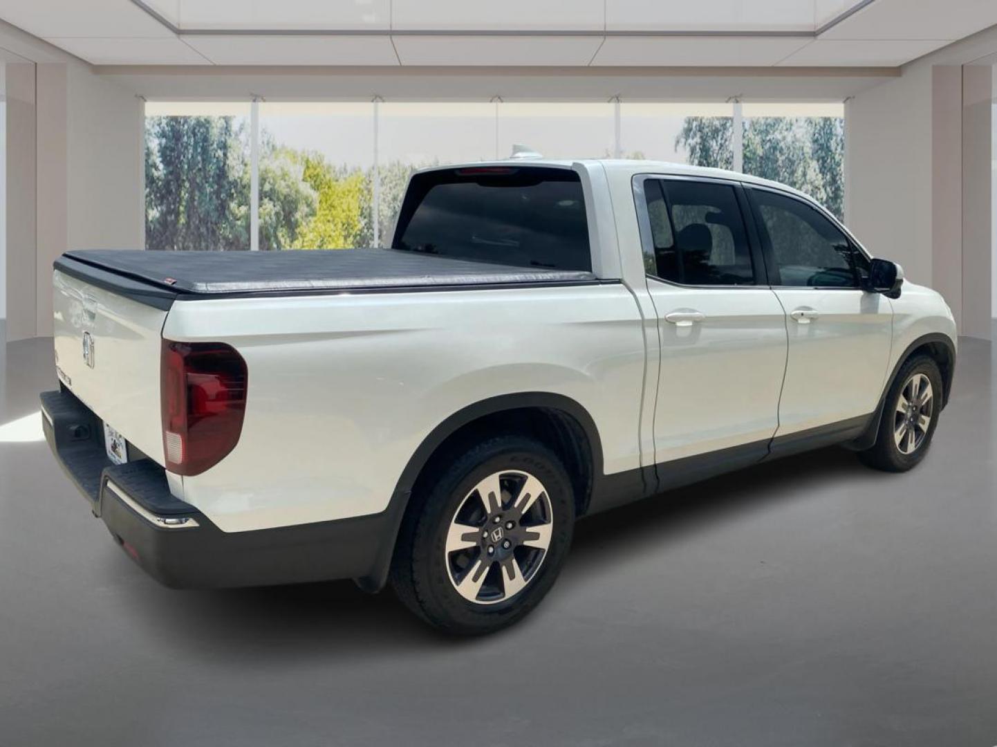 2018 WHITE HONDA RIDGELINE RTL (5FPYK2F65JB) with an 3.5L engine, Automatic transmission, located at 908 SE 14th Street, Des Moines, IA, 50317, (515) 281-0330, 41.580303, -93.597046 - Photo#2