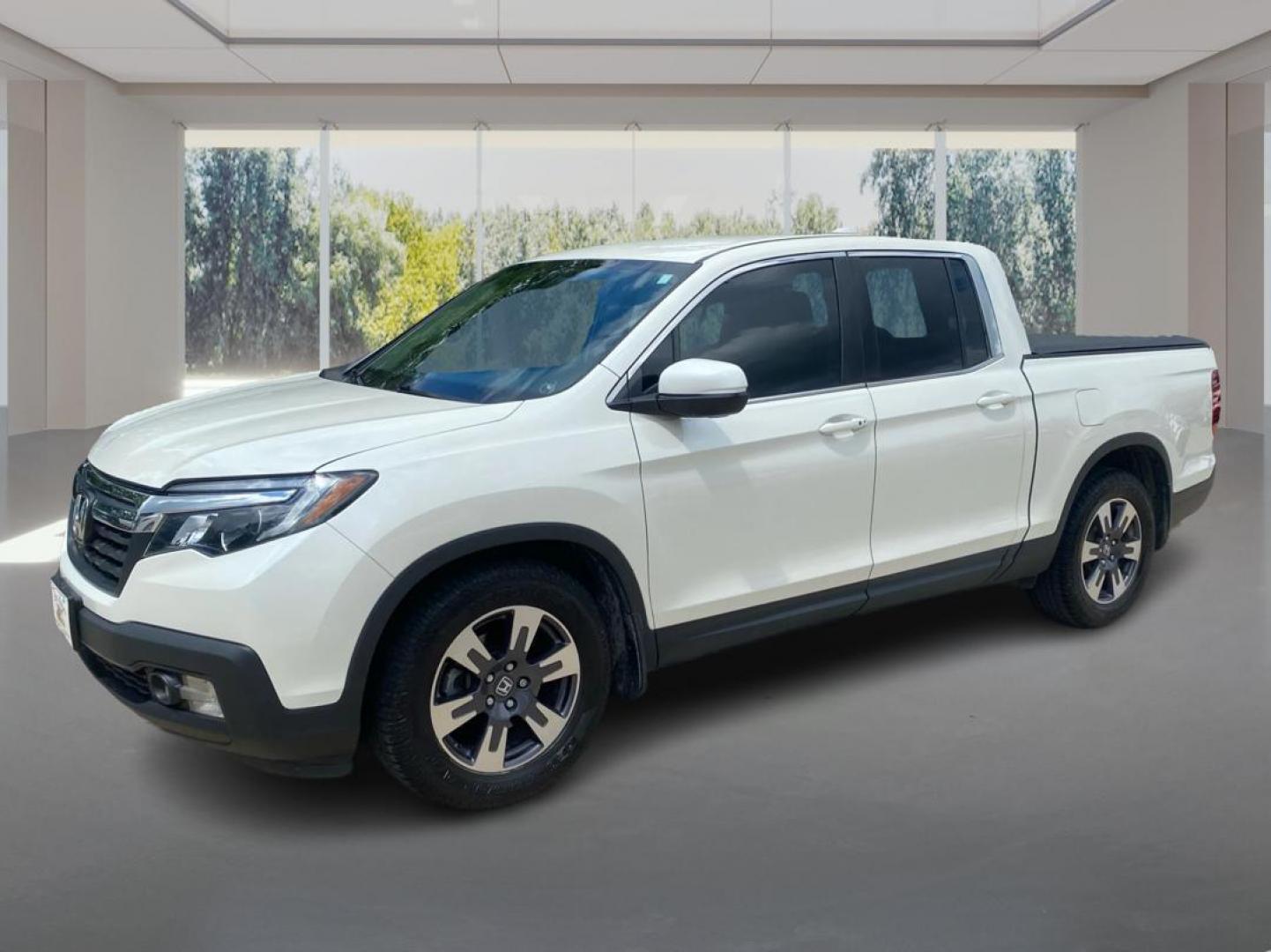2018 WHITE HONDA RIDGELINE RTL (5FPYK2F65JB) with an 3.5L engine, Automatic transmission, located at 908 SE 14th Street, Des Moines, IA, 50317, (515) 281-0330, 41.580303, -93.597046 - Photo#7