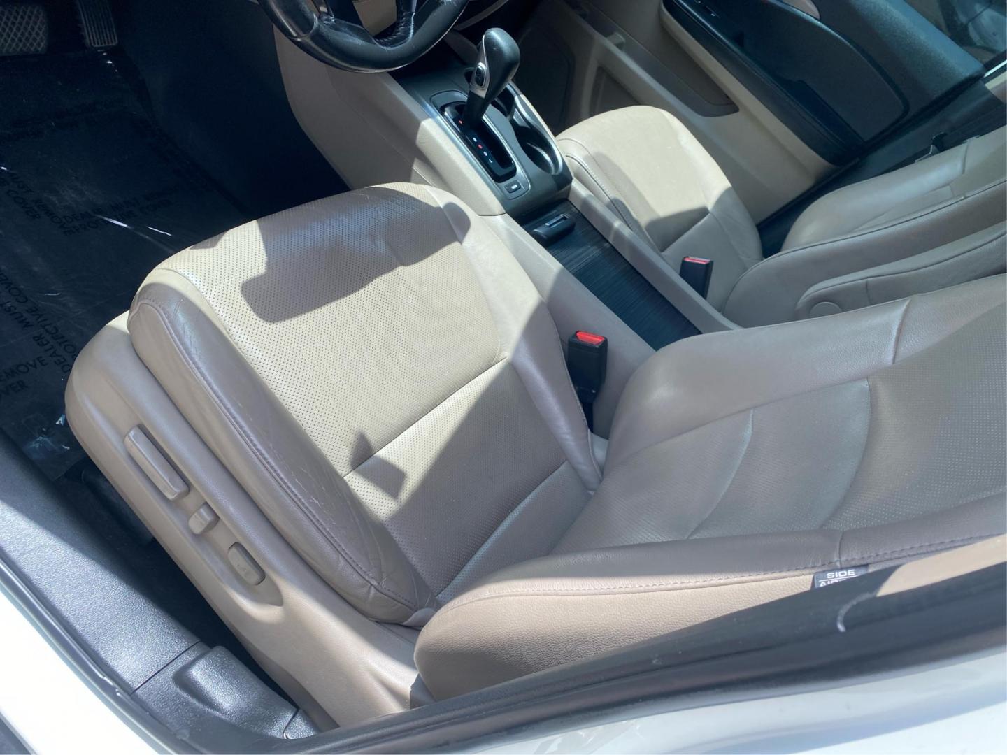 2018 WHITE HONDA RIDGELINE RTL (5FPYK2F65JB) with an 3.5L engine, Automatic transmission, located at 908 SE 14th Street, Des Moines, IA, 50317, (515) 281-0330, 41.580303, -93.597046 - Photo#17