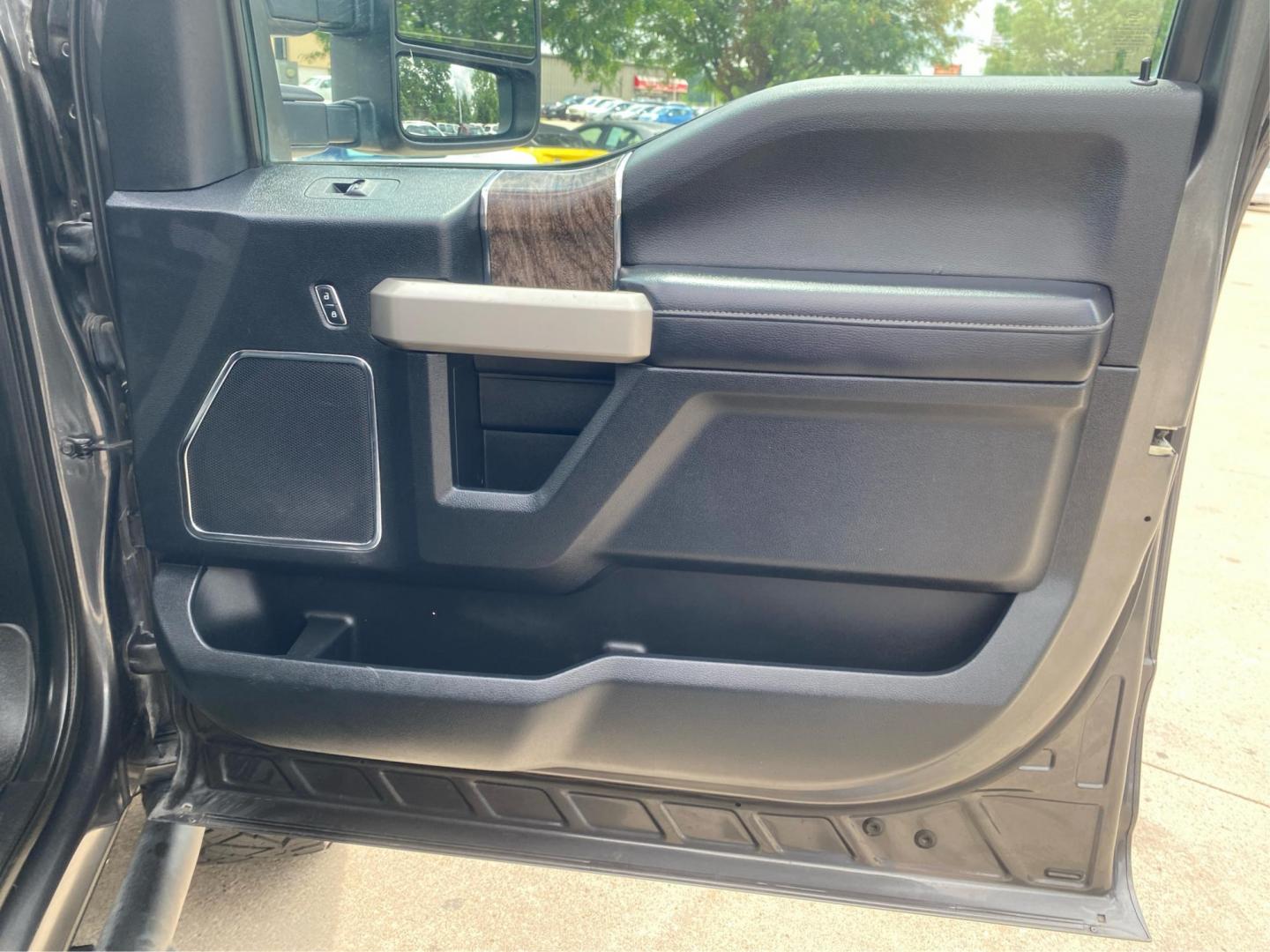 2017 GRAY FORD F250 SUPER DUTY (1FT7W2BT1HE) with an 6.7L engine, Automatic transmission, located at 908 SE 14th Street, Des Moines, IA, 50317, (515) 281-0330, 41.580303, -93.597046 - Photo#19