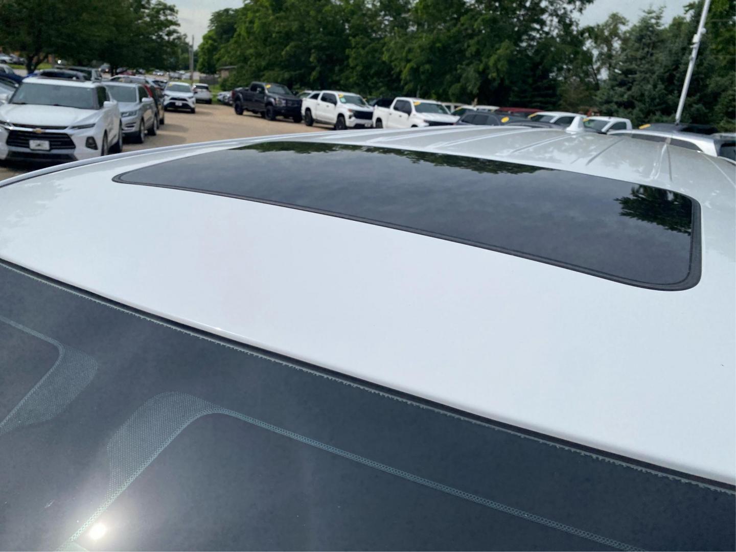 2015 WHITE DODGE DURANGO SXT (1C4RDJAG3FC) with an 3.6L engine, Automatic transmission, located at 908 SE 14th Street, Des Moines, IA, 50317, (515) 281-0330, 41.580303, -93.597046- Photo#11