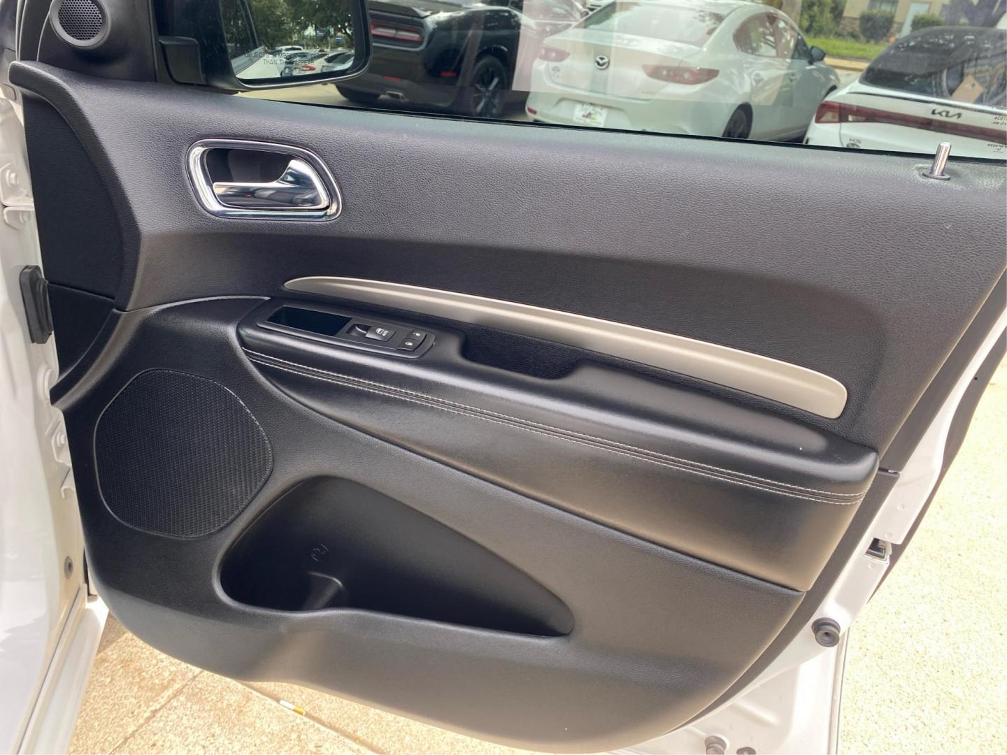 2015 WHITE DODGE DURANGO SXT (1C4RDJAG3FC) with an 3.6L engine, Automatic transmission, located at 908 SE 14th Street, Des Moines, IA, 50317, (515) 281-0330, 41.580303, -93.597046- Photo#20