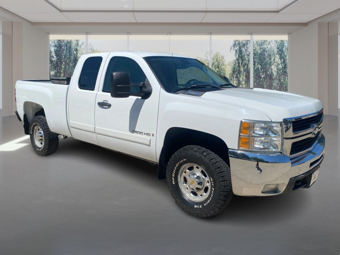 2008 WHITE CHEVROLET SILVERADO 2500 HEAVY DUTY (1GCHK29K18E) with an 6.0L engine, Automatic transmission, located at 908 SE 14th Street, Des Moines, IA, 50317, (515) 281-0330, 41.580303, -93.597046- Photo#0
