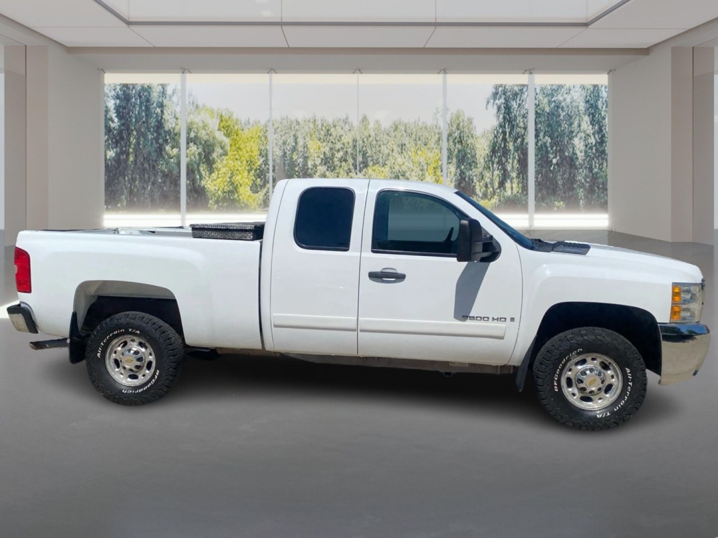 2008 WHITE CHEVROLET SILVERADO 2500 HEAVY DUTY (1GCHK29K18E) with an 6.0L engine, Automatic transmission, located at 908 SE 14th Street, Des Moines, IA, 50317, (515) 281-0330, 41.580303, -93.597046- Photo#1