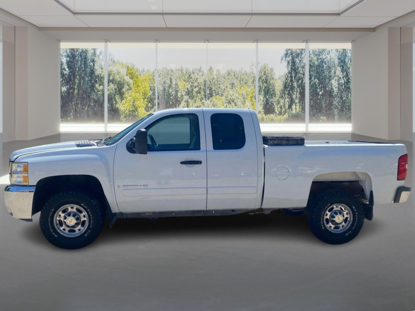 2008 WHITE CHEVROLET SILVERADO 2500 HEAVY DUTY (1GCHK29K18E) with an 6.0L engine, Automatic transmission, located at 908 SE 14th Street, Des Moines, IA, 50317, (515) 281-0330, 41.580303, -93.597046- Photo#5