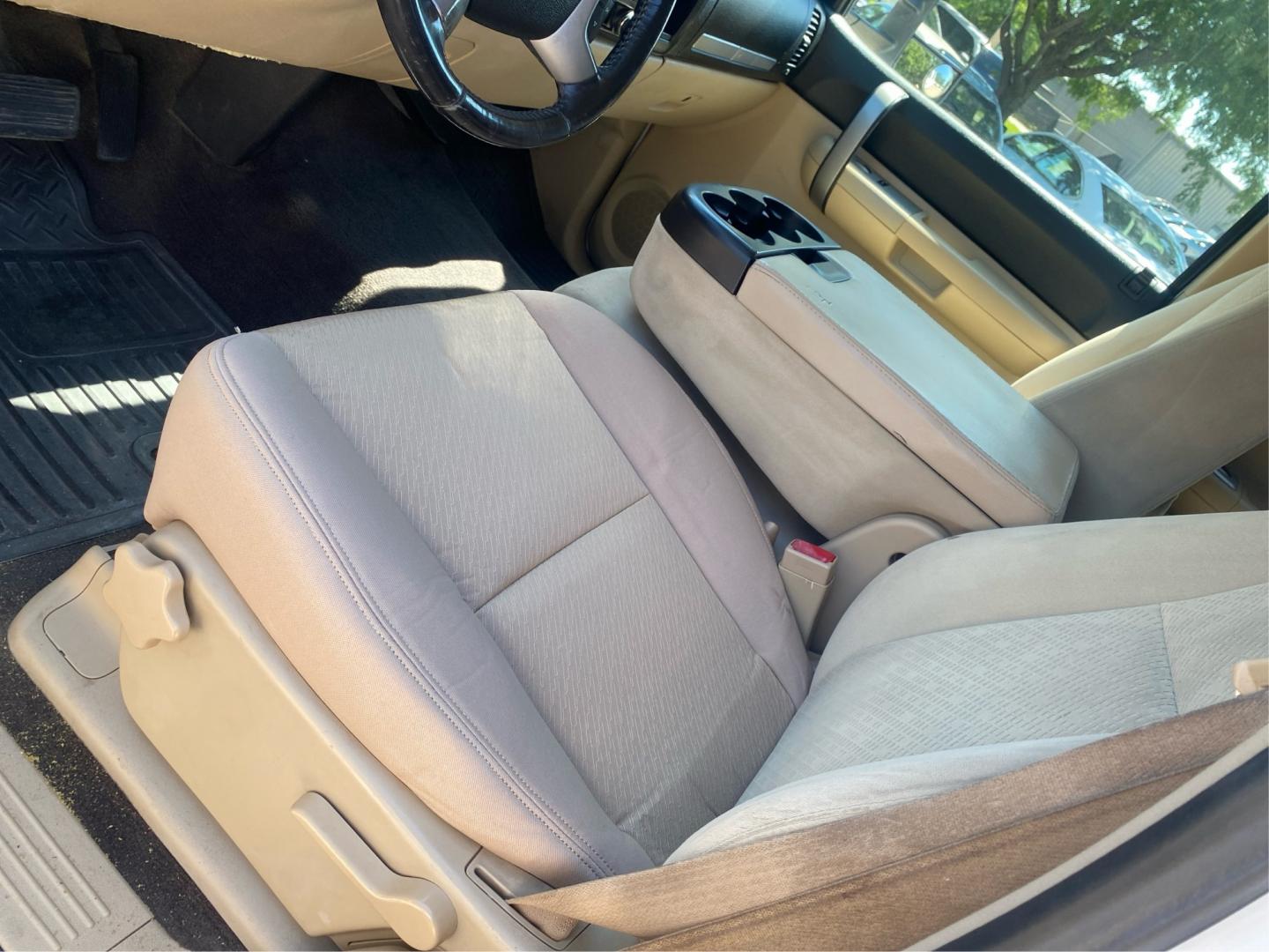 2008 WHITE CHEVROLET SILVERADO 2500 HEAVY DUTY (1GCHK29K18E) with an 6.0L engine, Automatic transmission, located at 908 SE 14th Street, Des Moines, IA, 50317, (515) 281-0330, 41.580303, -93.597046- Photo#17