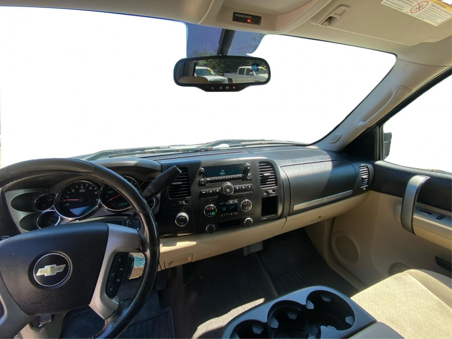 2008 WHITE CHEVROLET SILVERADO 2500 HEAVY DUTY (1GCHK29K18E) with an 6.0L engine, Automatic transmission, located at 908 SE 14th Street, Des Moines, IA, 50317, (515) 281-0330, 41.580303, -93.597046- Photo#21