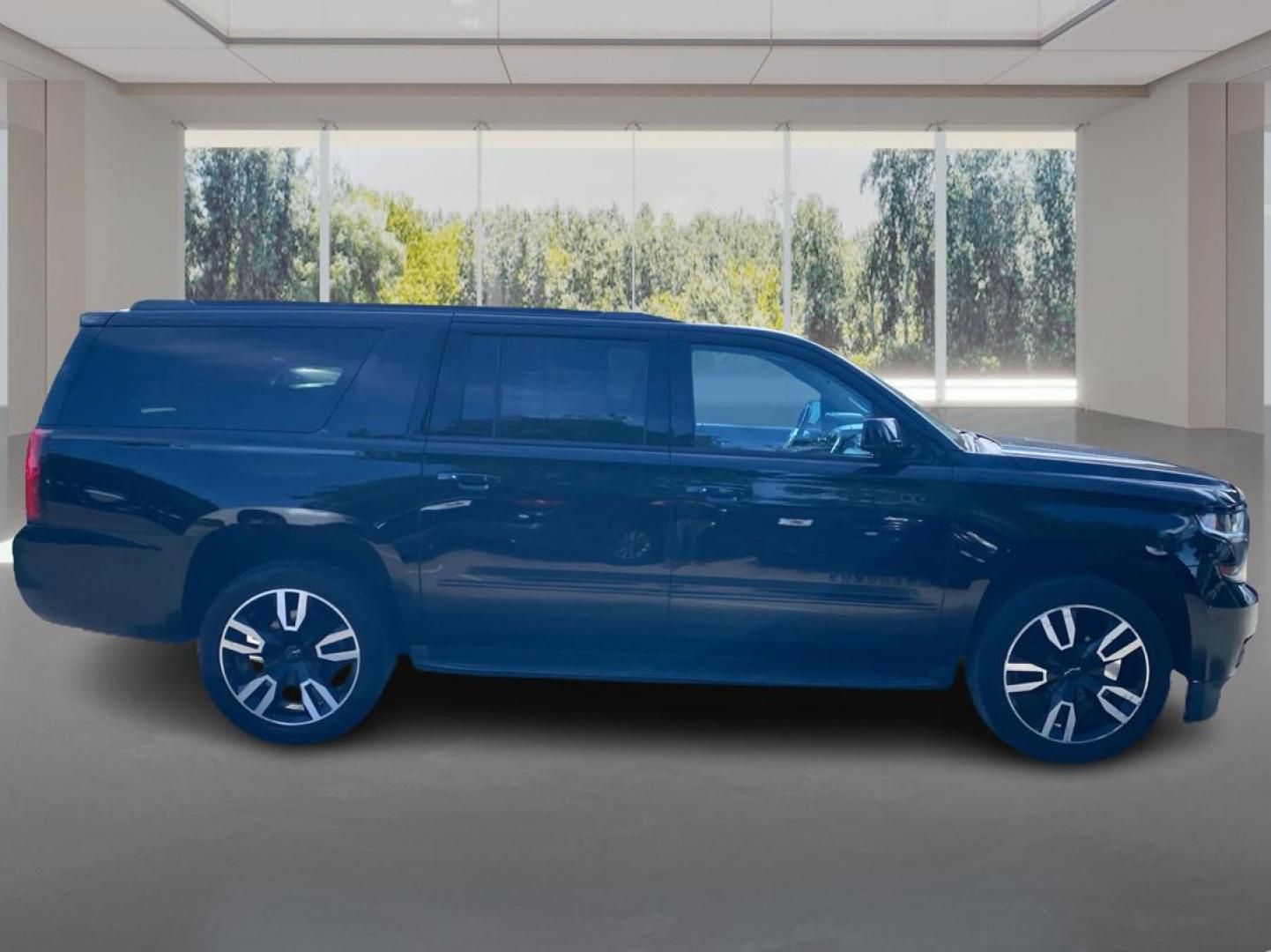 2020 BLACK CHEVROLET SUBURBAN 1500 PREMIER (1GNSKJKC6LR) with an 5.3L engine, Automatic transmission, located at 908 SE 14th Street, Des Moines, IA, 50317, (515) 281-0330, 41.580303, -93.597046- Photo#1