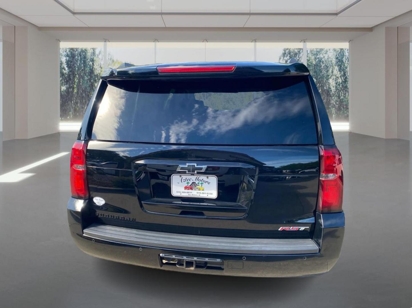 2020 BLACK CHEVROLET SUBURBAN 1500 PREMIER (1GNSKJKC6LR) with an 5.3L engine, Automatic transmission, located at 908 SE 14th Street, Des Moines, IA, 50317, (515) 281-0330, 41.580303, -93.597046- Photo#3