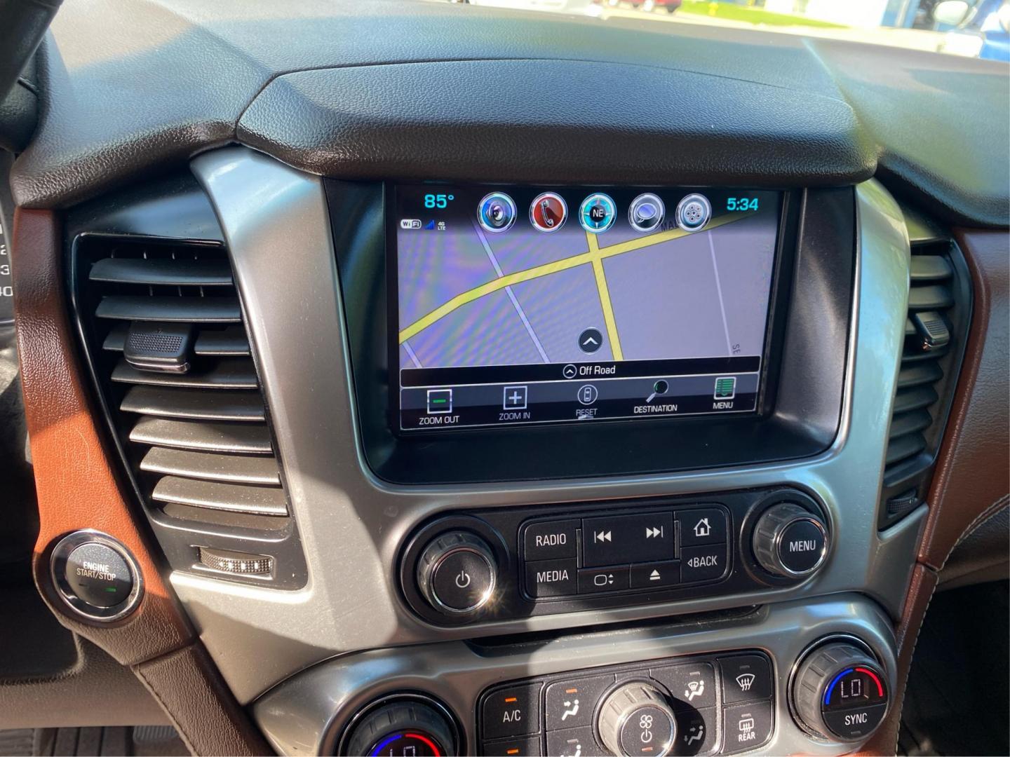 2020 BLACK CHEVROLET SUBURBAN 1500 PREMIER (1GNSKJKC6LR) with an 5.3L engine, Automatic transmission, located at 908 SE 14th Street, Des Moines, IA, 50317, (515) 281-0330, 41.580303, -93.597046- Photo#13