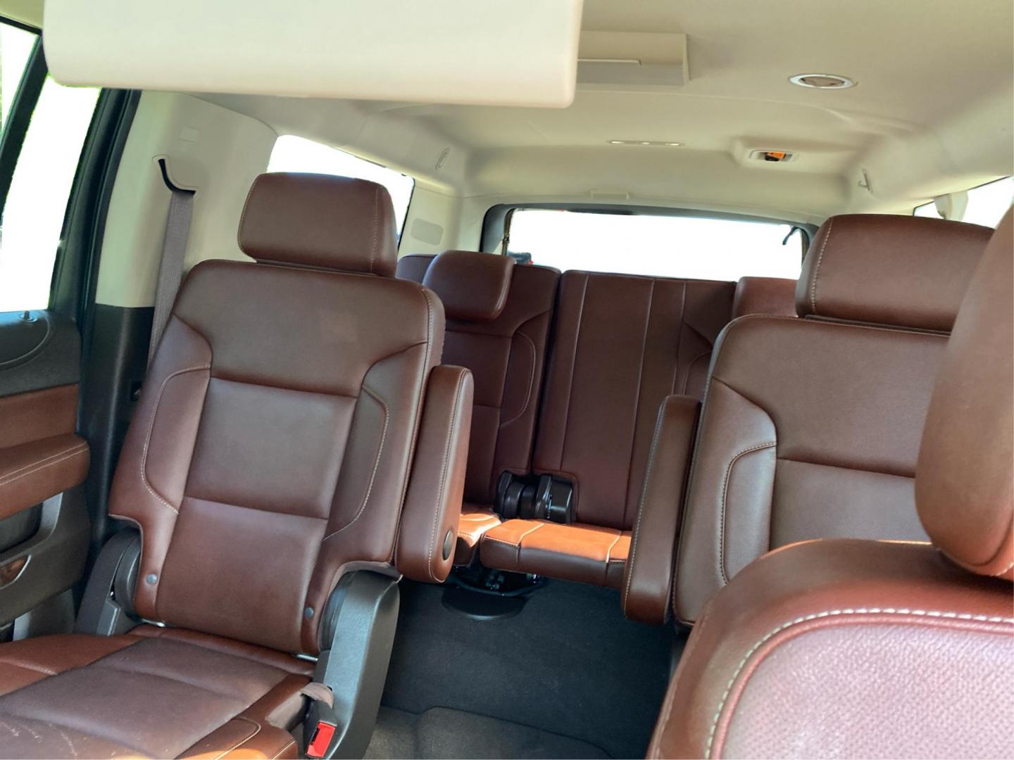 2020 BLACK CHEVROLET SUBURBAN 1500 PREMIER (1GNSKJKC6LR) with an 5.3L engine, Automatic transmission, located at 908 SE 14th Street, Des Moines, IA, 50317, (515) 281-0330, 41.580303, -93.597046- Photo#14