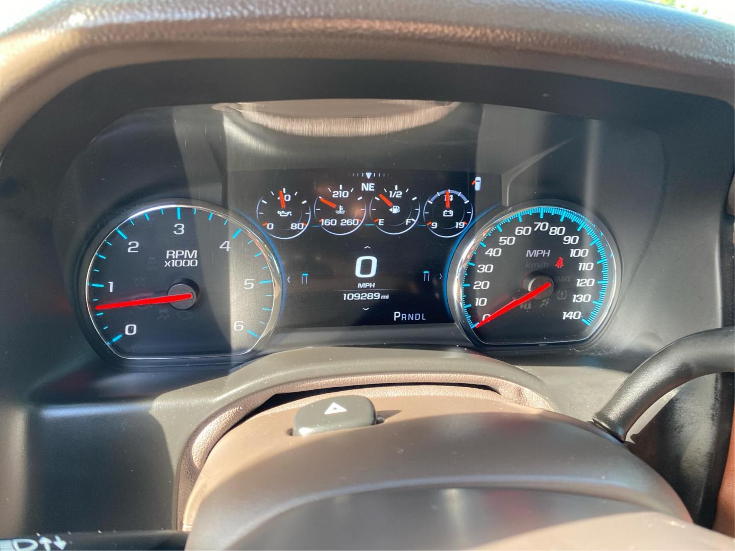 2020 BLACK CHEVROLET SUBURBAN 1500 PREMIER (1GNSKJKC6LR) with an 5.3L engine, Automatic transmission, located at 908 SE 14th Street, Des Moines, IA, 50317, (515) 281-0330, 41.580303, -93.597046- Photo#15