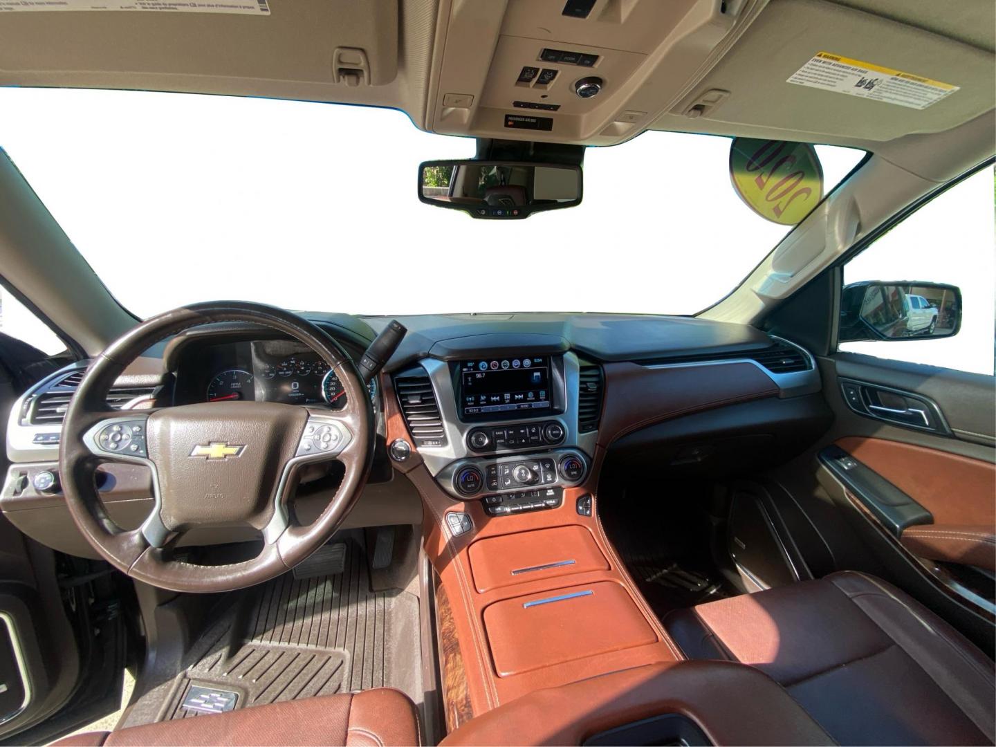 2020 BLACK CHEVROLET SUBURBAN 1500 PREMIER (1GNSKJKC6LR) with an 5.3L engine, Automatic transmission, located at 908 SE 14th Street, Des Moines, IA, 50317, (515) 281-0330, 41.580303, -93.597046- Photo#22