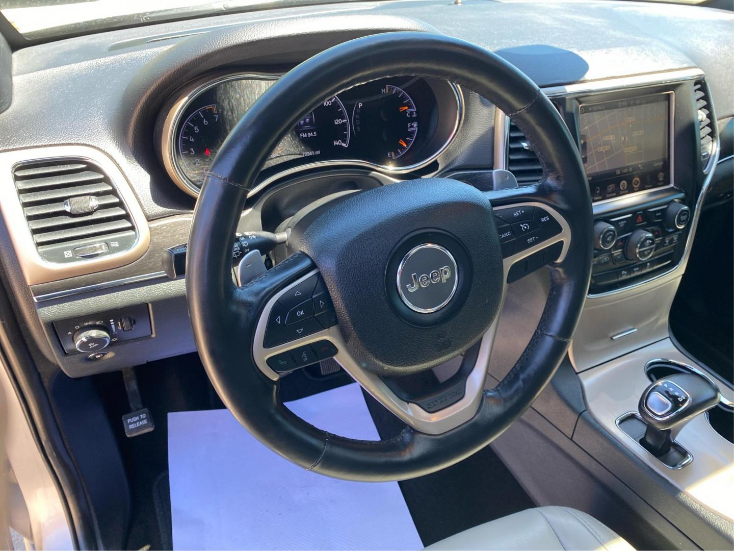 2015 SILVER JEEP GRAND CHEROKEE LIMITED (1C4RJFBG7FC) with an 3.6L engine, Automatic transmission, located at 908 SE 14th Street, Des Moines, IA, 50317, (515) 281-0330, 41.580303, -93.597046- Photo#16