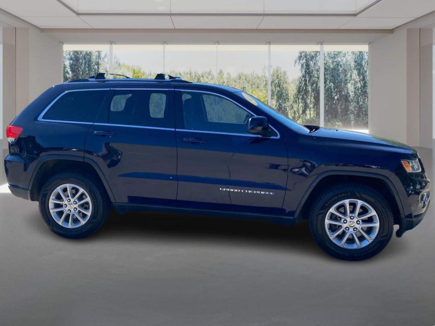2014 BLUE JEEP GRAND CHEROKEE LAREDO (1C4RJFAG6EC) with an 3.6L engine, Automatic transmission, located at 908 SE 14th Street, Des Moines, IA, 50317, (515) 281-0330, 41.580303, -93.597046- Photo#1