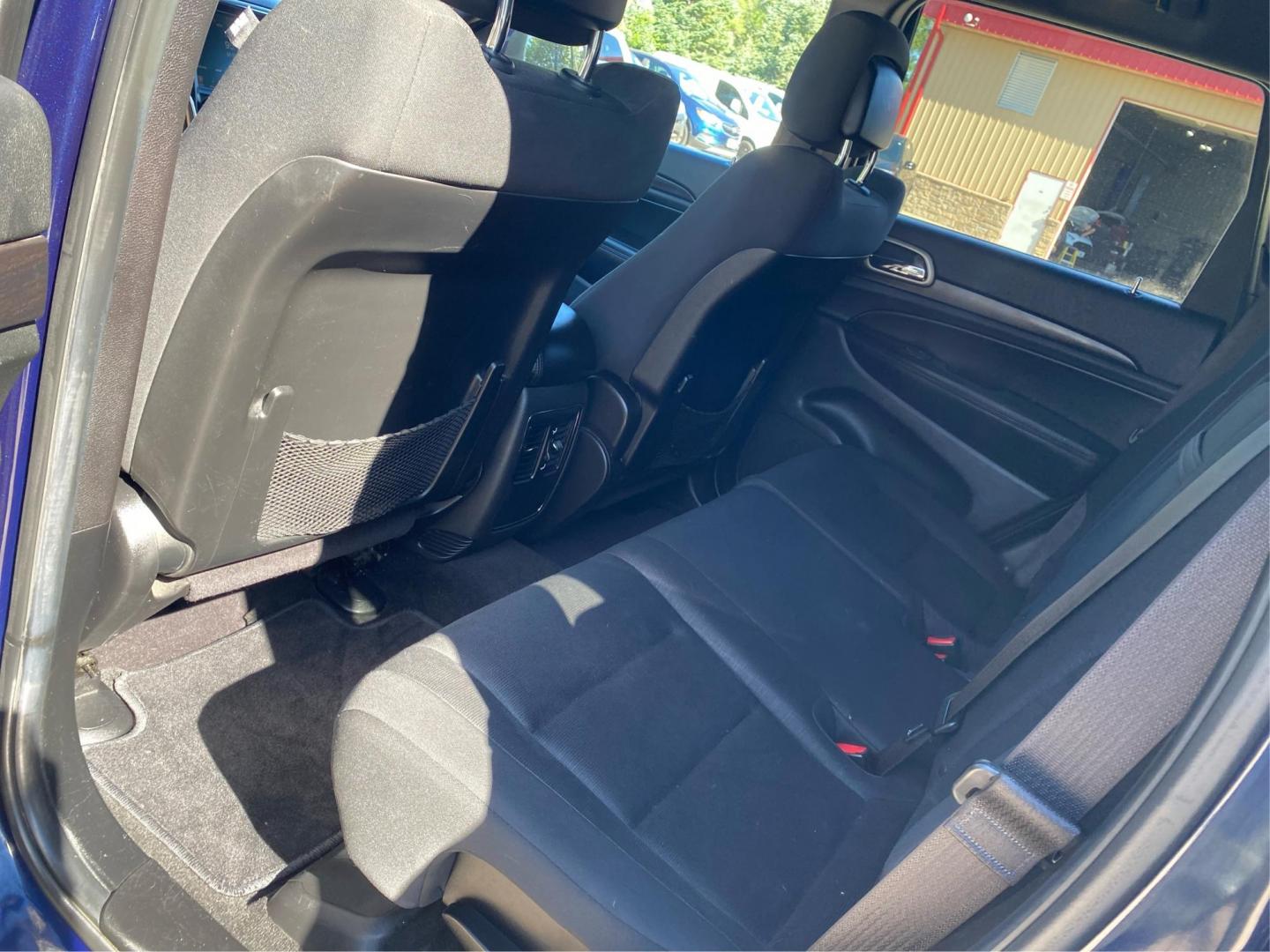 2014 BLUE JEEP GRAND CHEROKEE LAREDO (1C4RJFAG6EC) with an 3.6L engine, Automatic transmission, located at 908 SE 14th Street, Des Moines, IA, 50317, (515) 281-0330, 41.580303, -93.597046- Photo#9