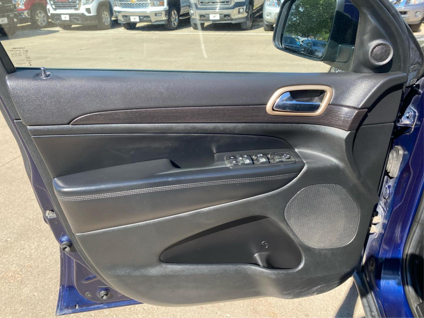 2014 BLUE JEEP GRAND CHEROKEE LAREDO (1C4RJFAG6EC) with an 3.6L engine, Automatic transmission, located at 908 SE 14th Street, Des Moines, IA, 50317, (515) 281-0330, 41.580303, -93.597046- Photo#19