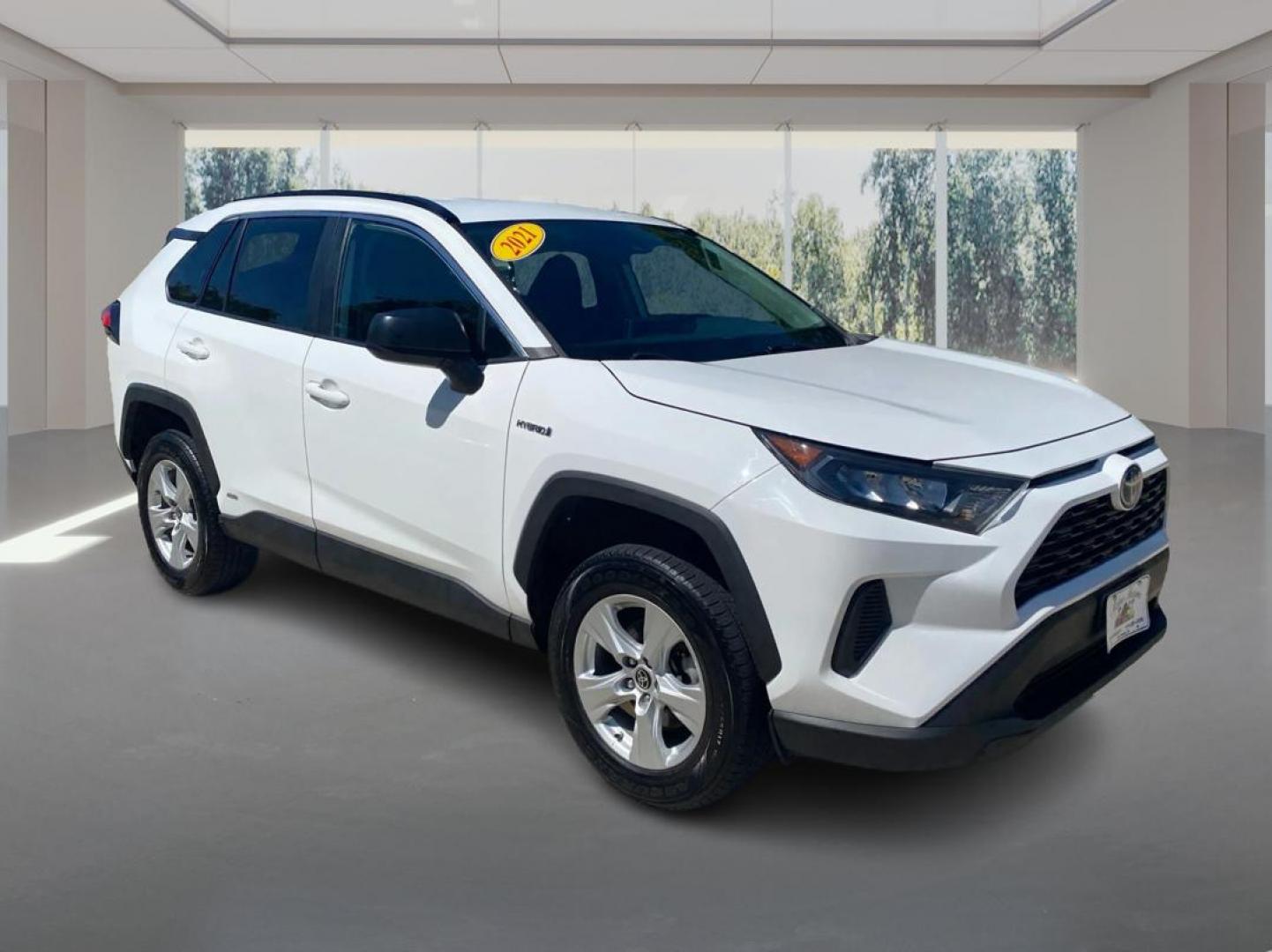 2021 WHITE TOYOTA RAV4 LE (4T3LWRFV4MU) with an 2.5L engine, Automatic transmission, located at 908 SE 14th Street, Des Moines, IA, 50317, (515) 281-0330, 41.580303, -93.597046- Photo#0