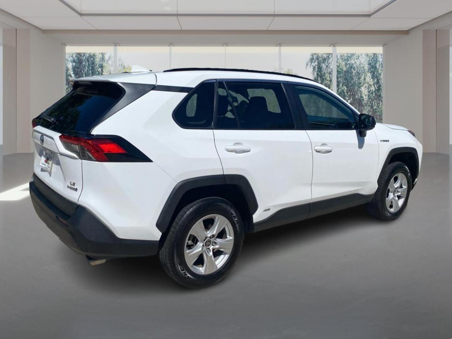 2021 WHITE TOYOTA RAV4 LE (4T3LWRFV4MU) with an 2.5L engine, Automatic transmission, located at 908 SE 14th Street, Des Moines, IA, 50317, (515) 281-0330, 41.580303, -93.597046- Photo#2