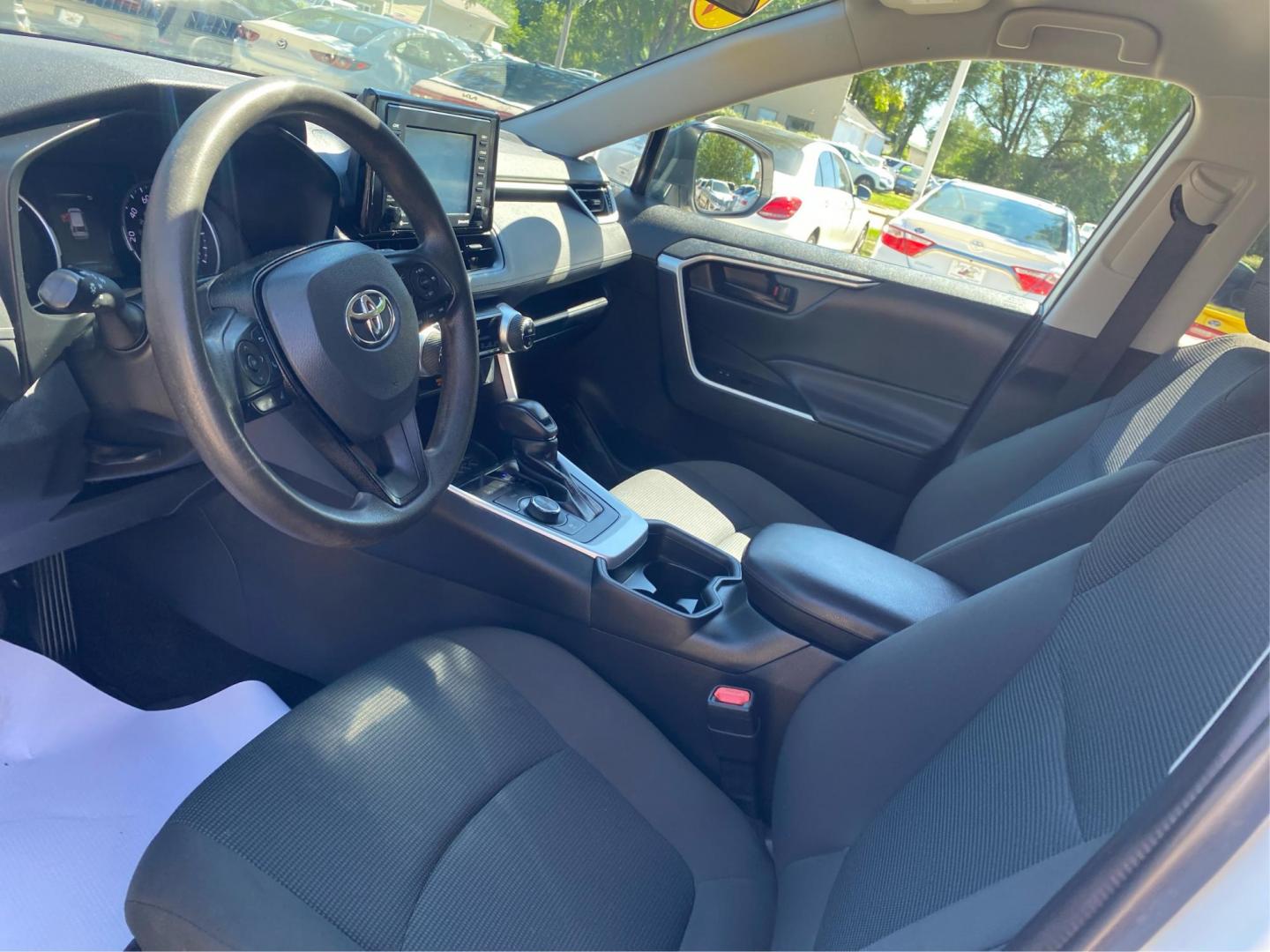2021 WHITE TOYOTA RAV4 LE (4T3LWRFV4MU) with an 2.5L engine, Automatic transmission, located at 908 SE 14th Street, Des Moines, IA, 50317, (515) 281-0330, 41.580303, -93.597046- Photo#8