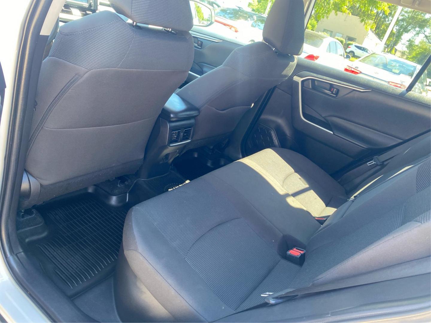 2021 WHITE TOYOTA RAV4 LE (4T3LWRFV4MU) with an 2.5L engine, Automatic transmission, located at 908 SE 14th Street, Des Moines, IA, 50317, (515) 281-0330, 41.580303, -93.597046- Photo#9