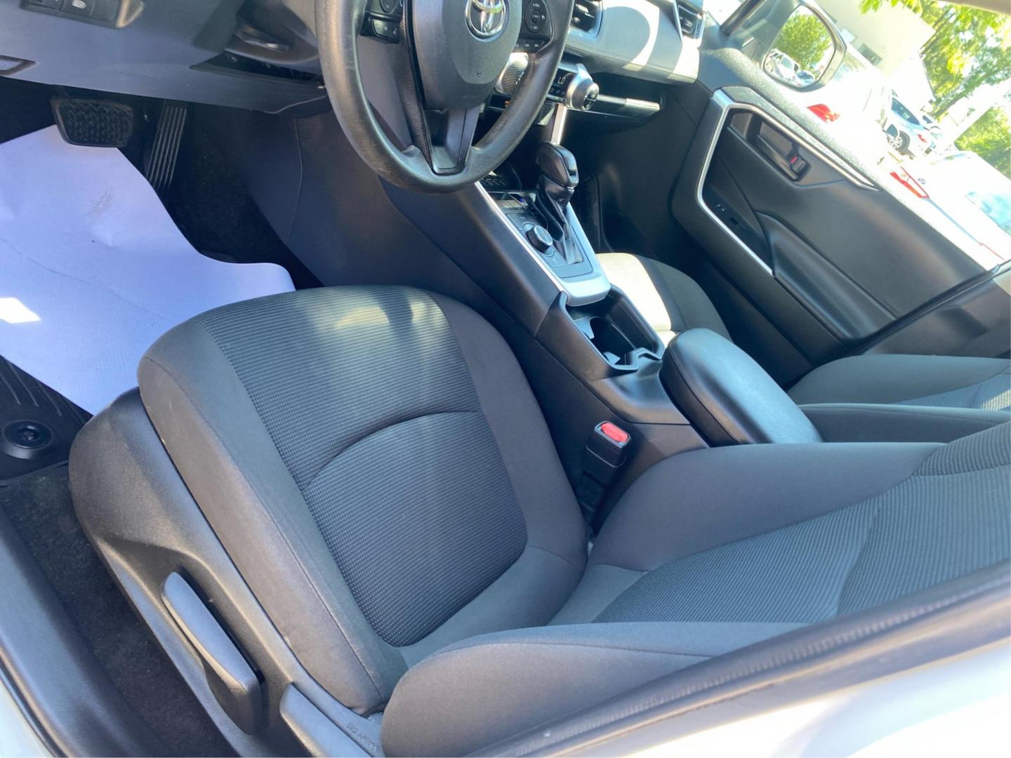2021 WHITE TOYOTA RAV4 LE (4T3LWRFV4MU) with an 2.5L engine, Automatic transmission, located at 908 SE 14th Street, Des Moines, IA, 50317, (515) 281-0330, 41.580303, -93.597046- Photo#18