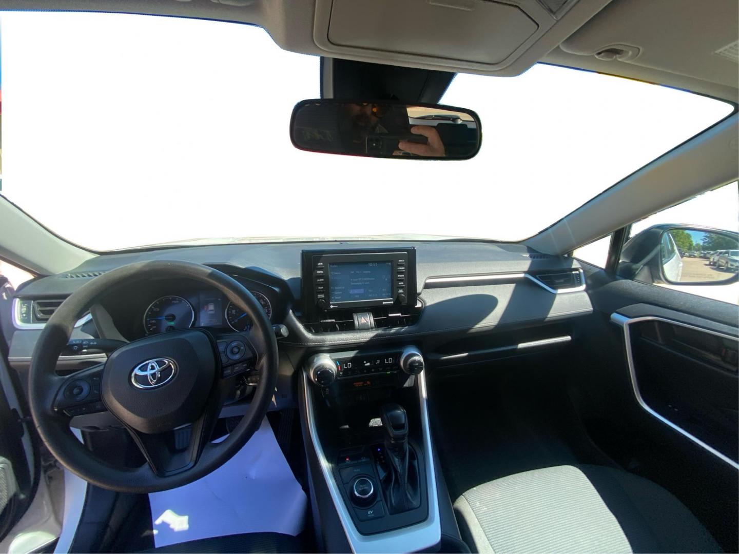 2021 WHITE TOYOTA RAV4 LE (4T3LWRFV4MU) with an 2.5L engine, Automatic transmission, located at 908 SE 14th Street, Des Moines, IA, 50317, (515) 281-0330, 41.580303, -93.597046- Photo#22